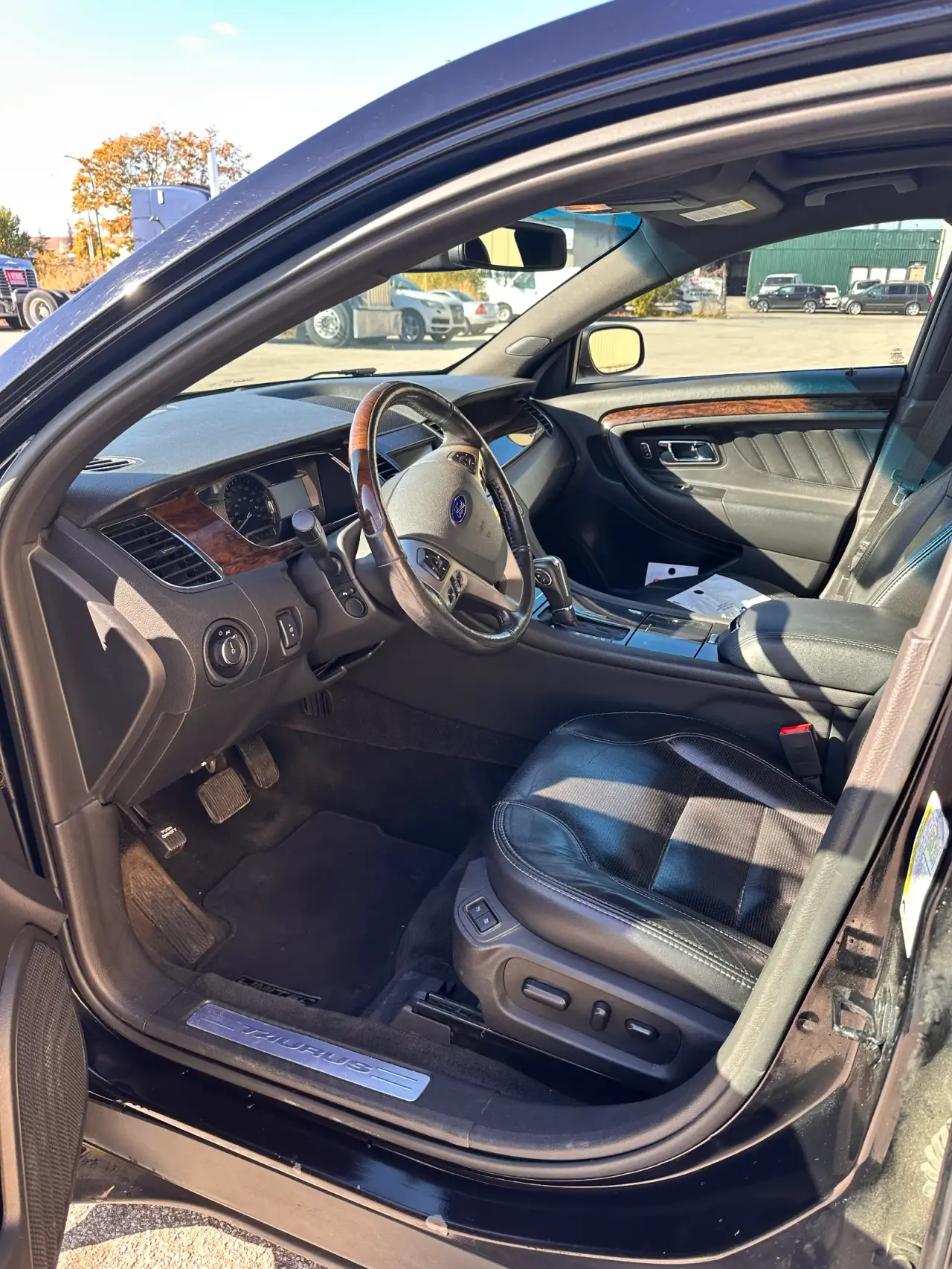 Ford Taurus thumbnail 9