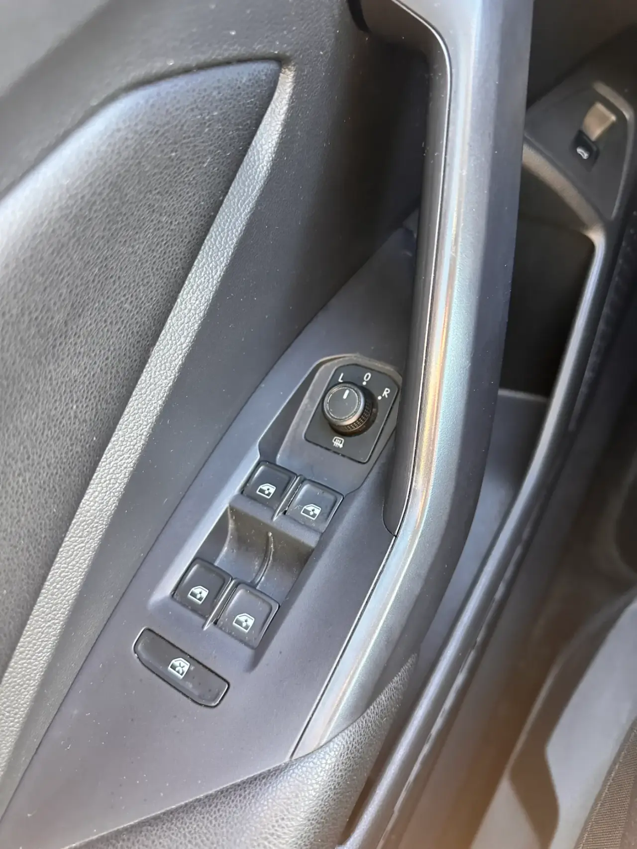 Volkswagen Jetta thumbnail 14