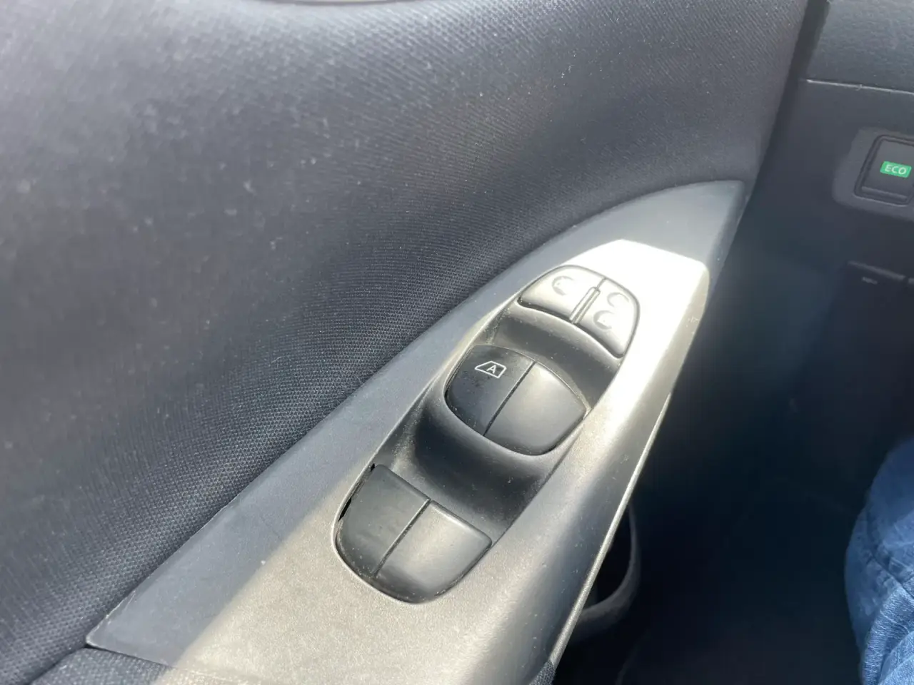 Nissan Sentra thumbnail 18