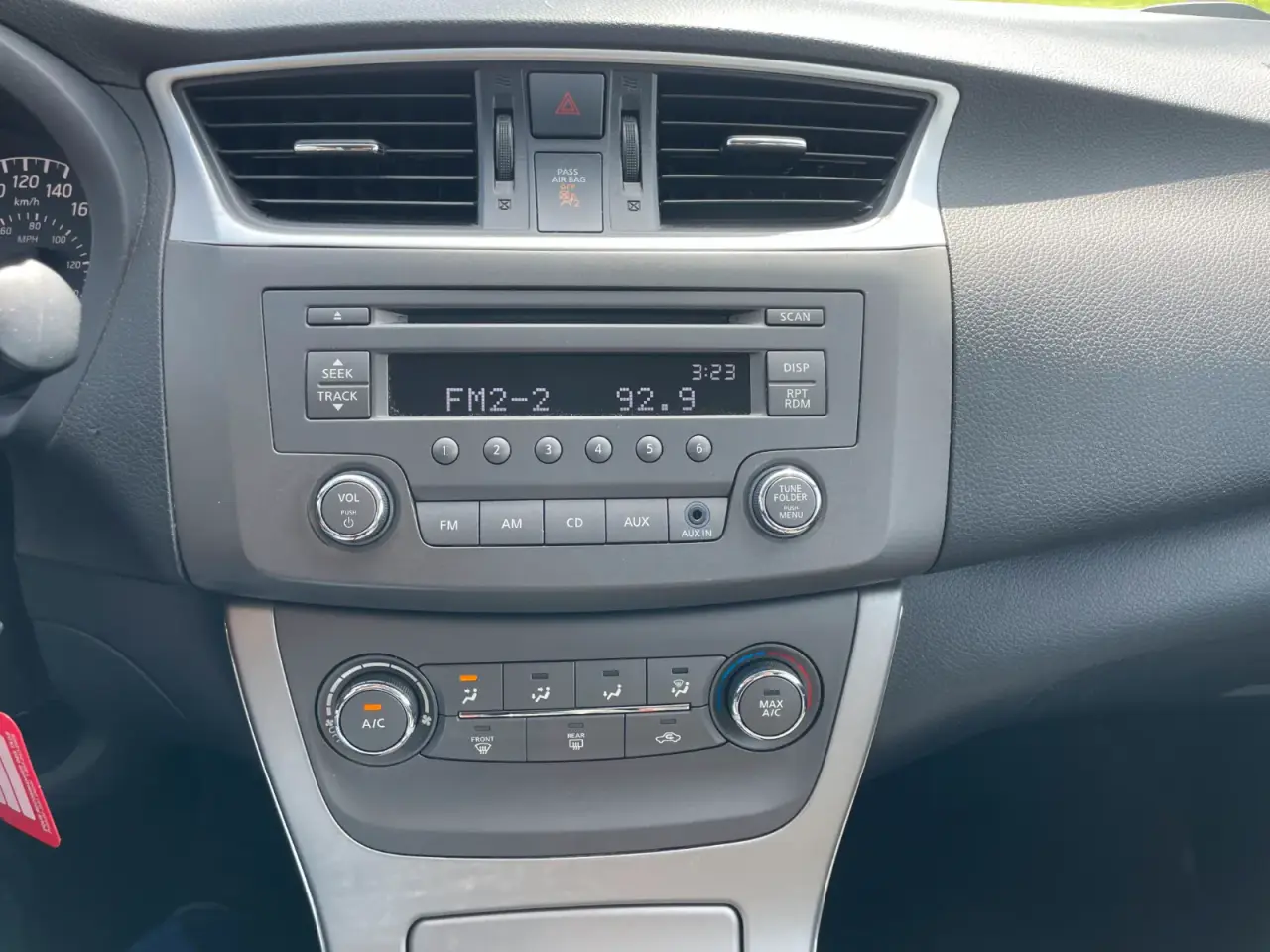 Nissan Sentra thumbnail 16