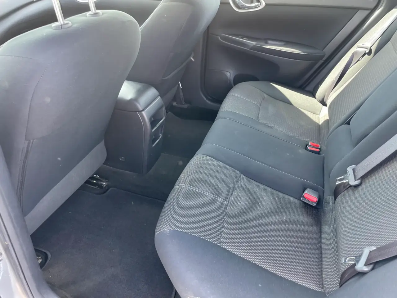 Nissan Sentra thumbnail 9