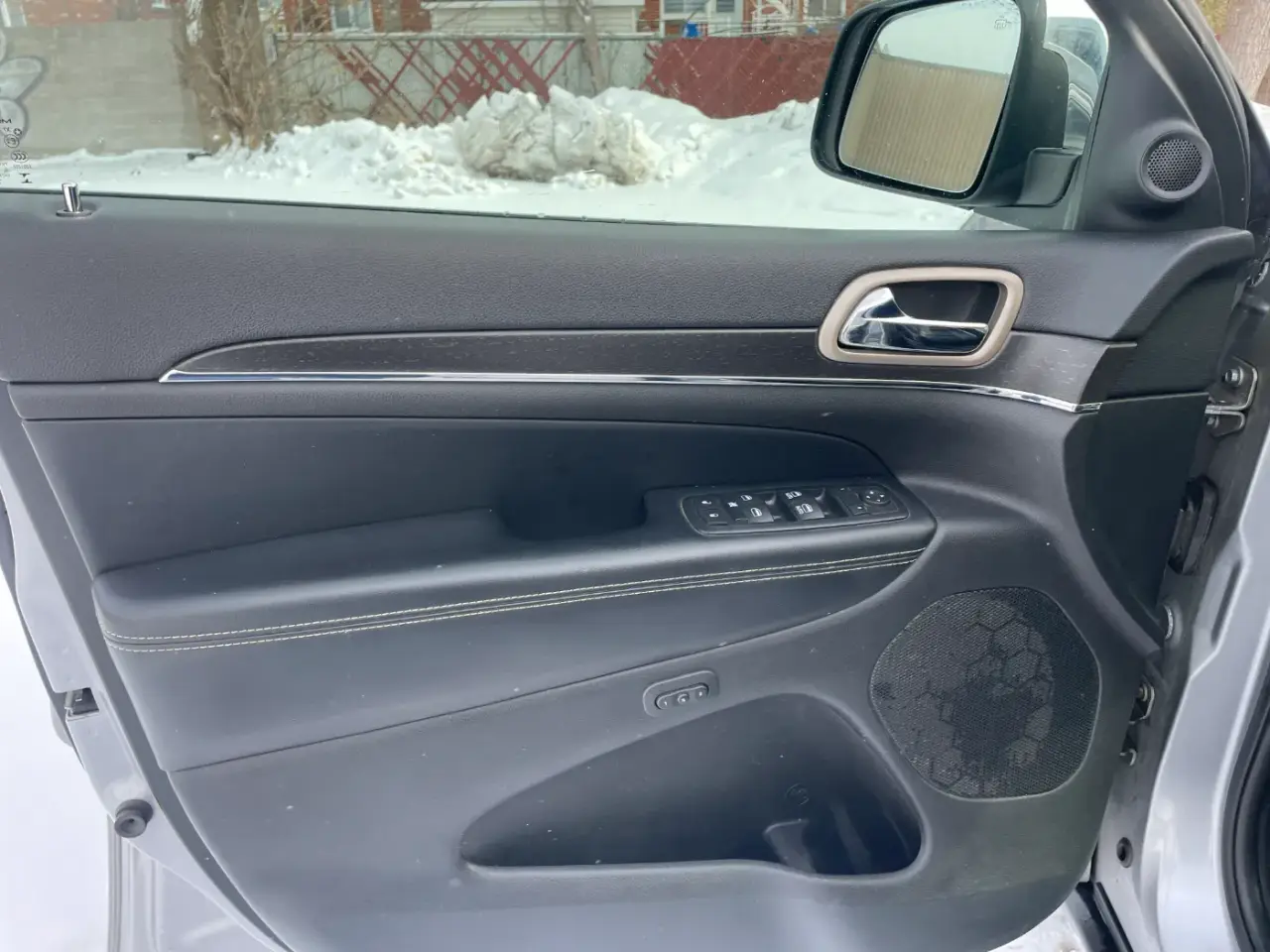 Jeep Grand Cherokee Limited thumbnail 17