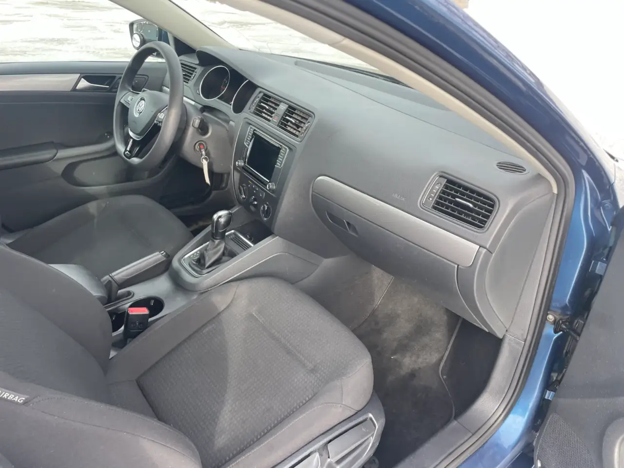 Volkswagen Jetta thumbnail 7