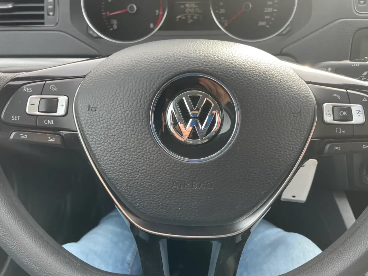 Volkswagen Jetta thumbnail 10