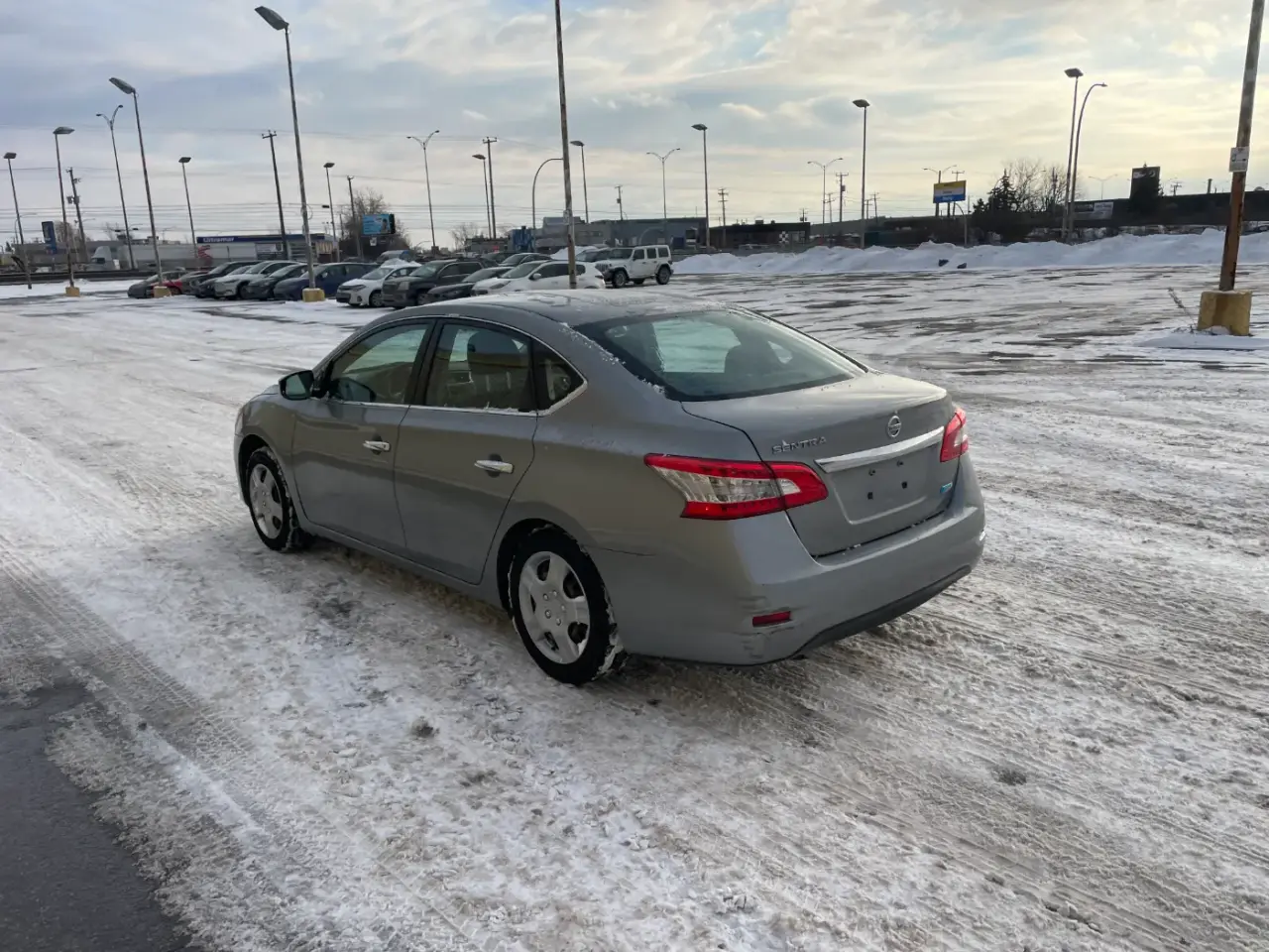 Nissan Sentra thumbnail 3