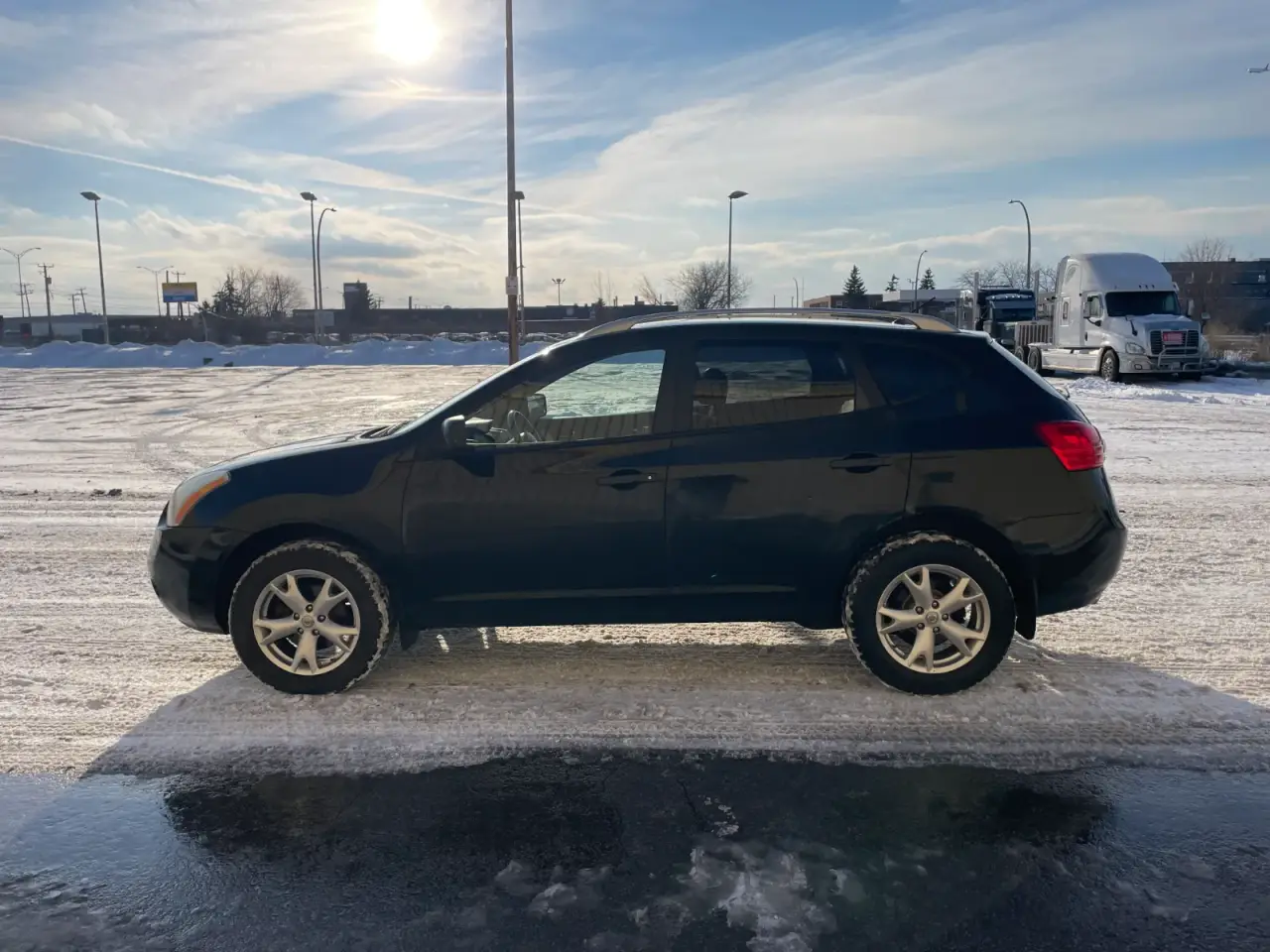 Nissan Rogue SL thumbnail 2