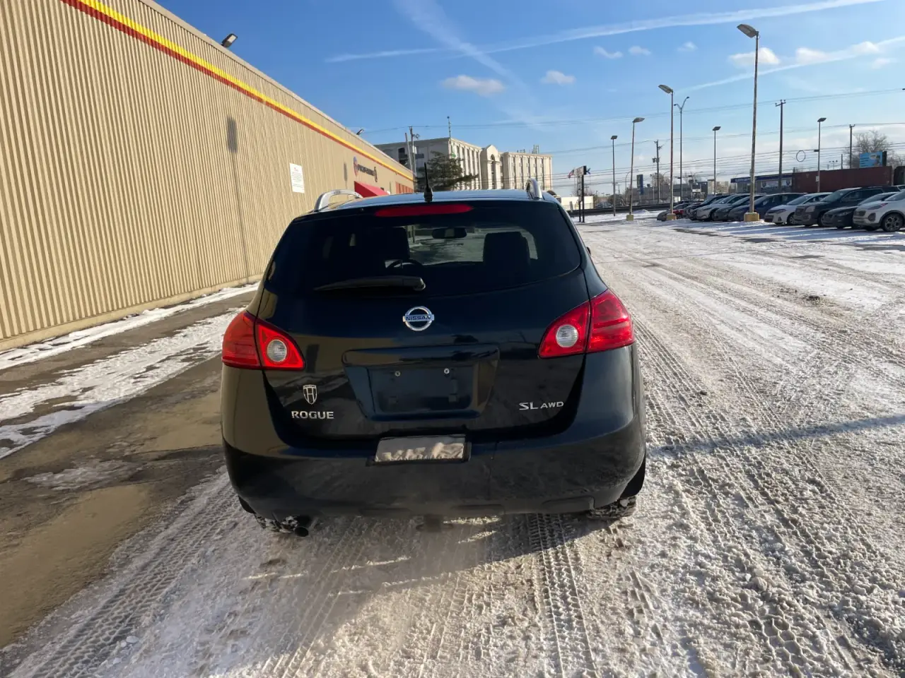 Nissan Rogue SL thumbnail 3