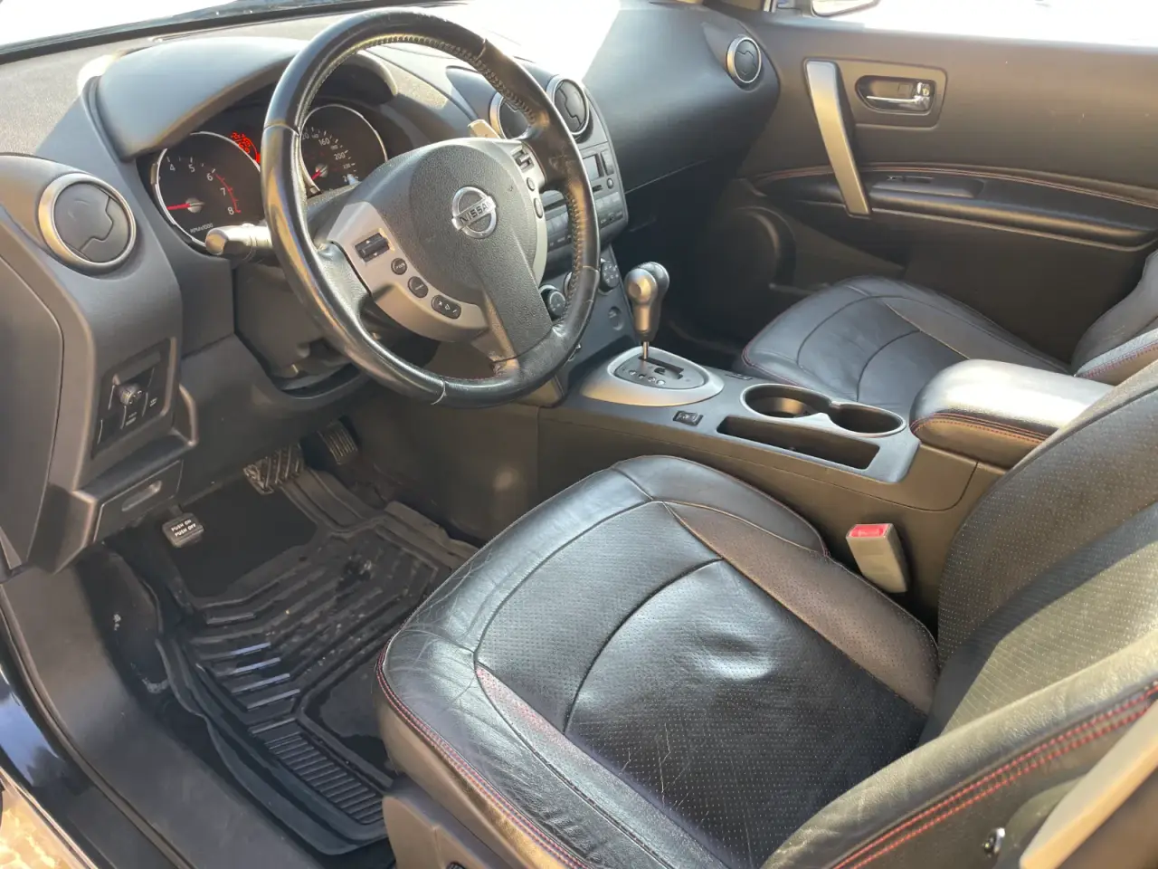 Nissan Rogue SL thumbnail 9