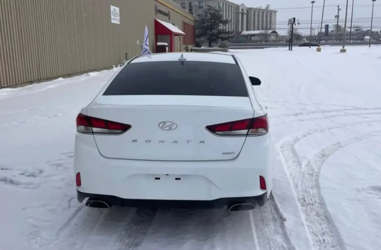 Hyundai Sonata thumbnail 4