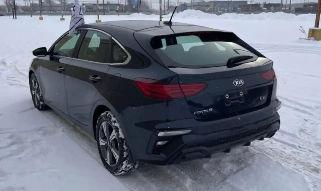 KIA Forte5 thumbnail 3