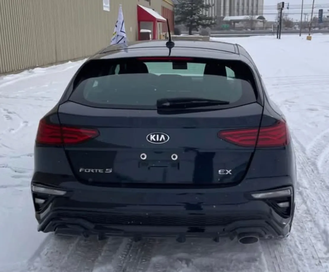 KIA Forte5 thumbnail 4