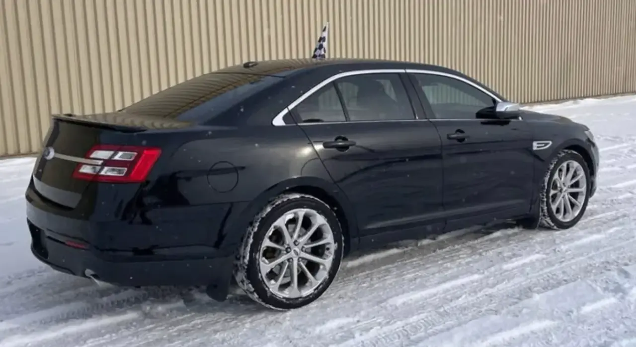 Ford Taurus thumbnail 4