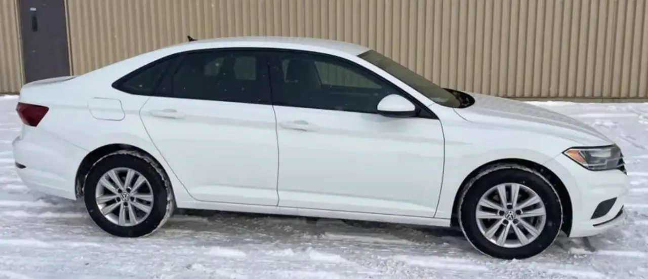 Volkswagen Jetta thumbnail 2