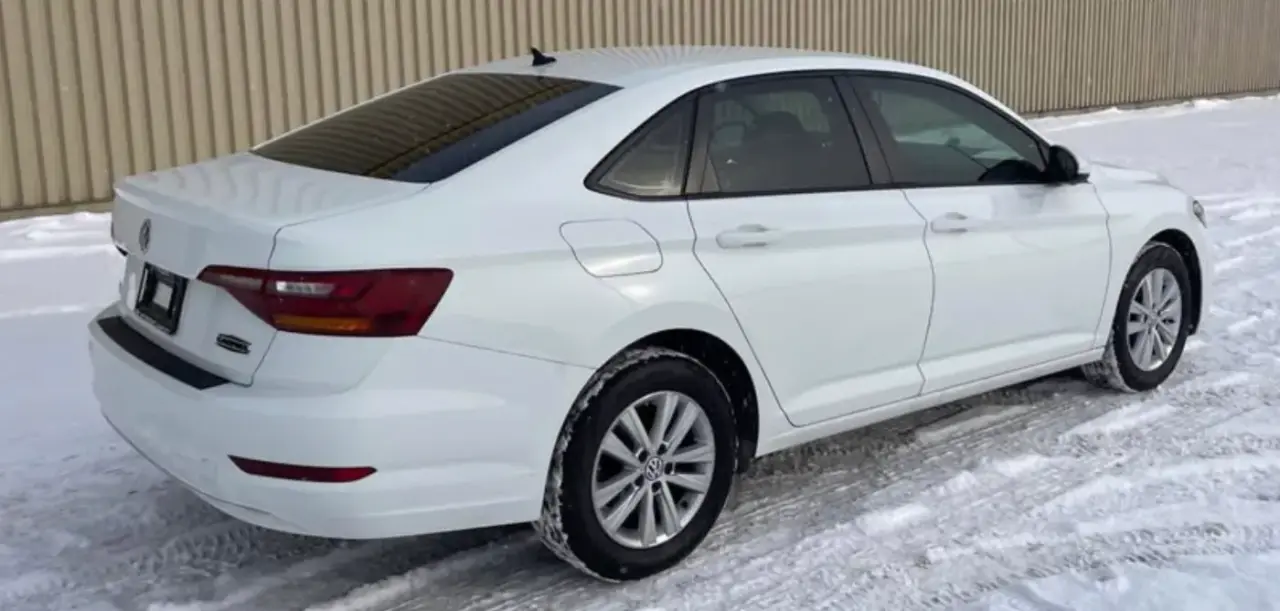 Volkswagen Jetta thumbnail 3