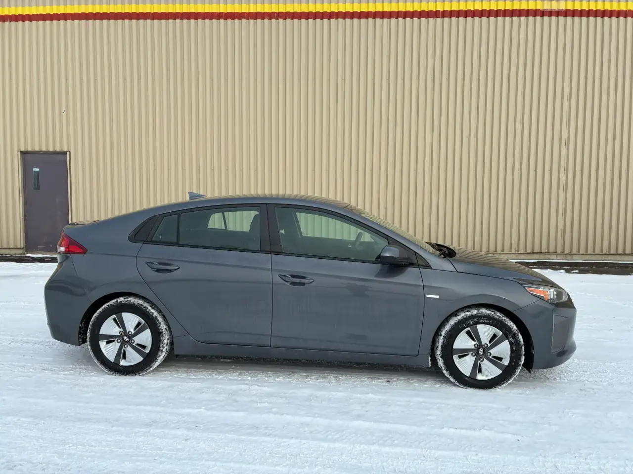 Hyundai Ioniq SEL Hybrid thumbnail 6