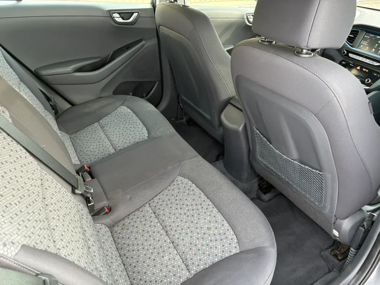 Hyundai Ioniq SEL Hybrid thumbnail 9