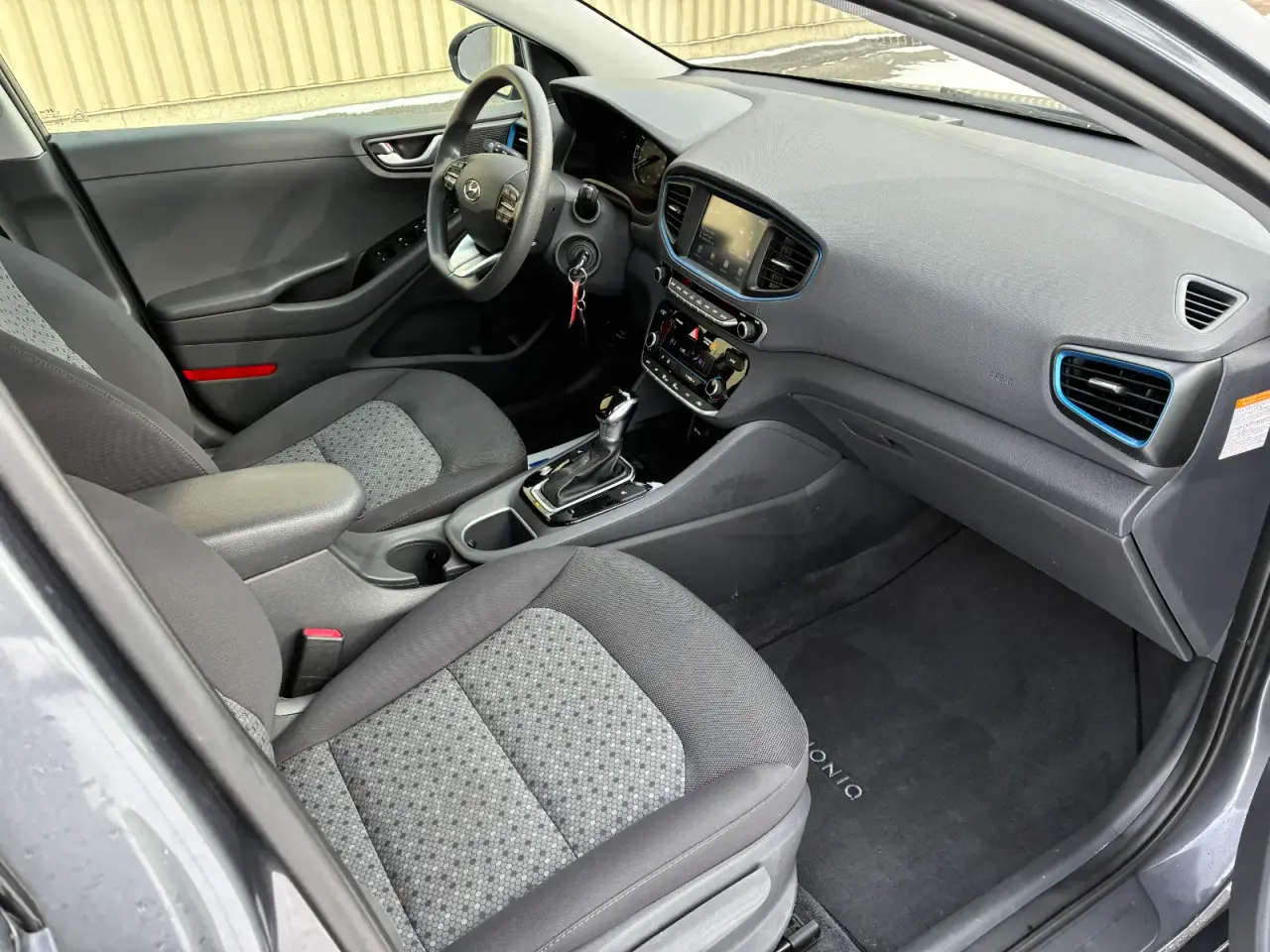 Hyundai Ioniq SEL Hybrid thumbnail 10