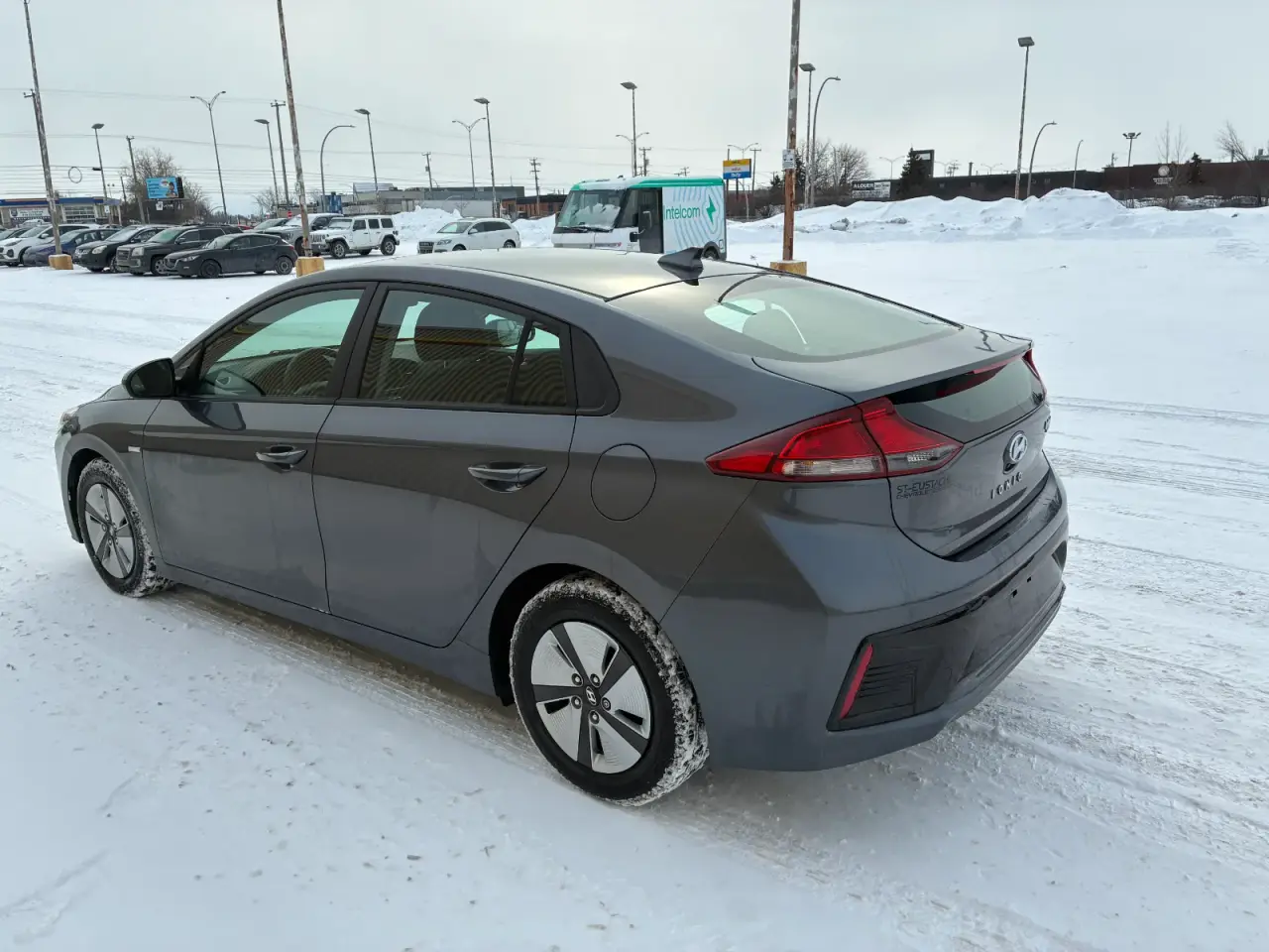 Hyundai Ioniq SEL Hybrid thumbnail 3