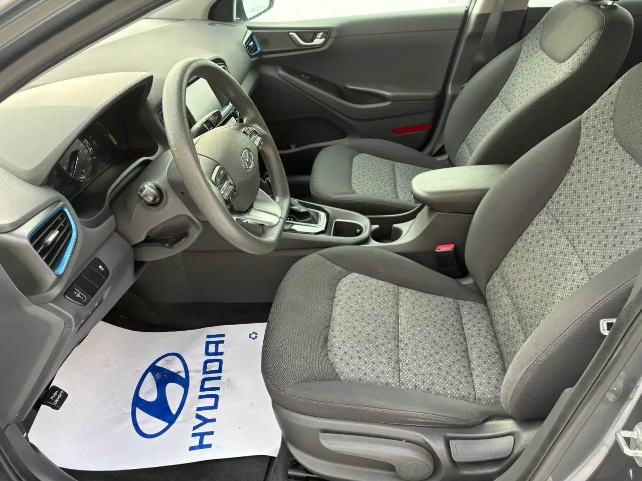 Hyundai Ioniq SEL Hybrid thumbnail 11