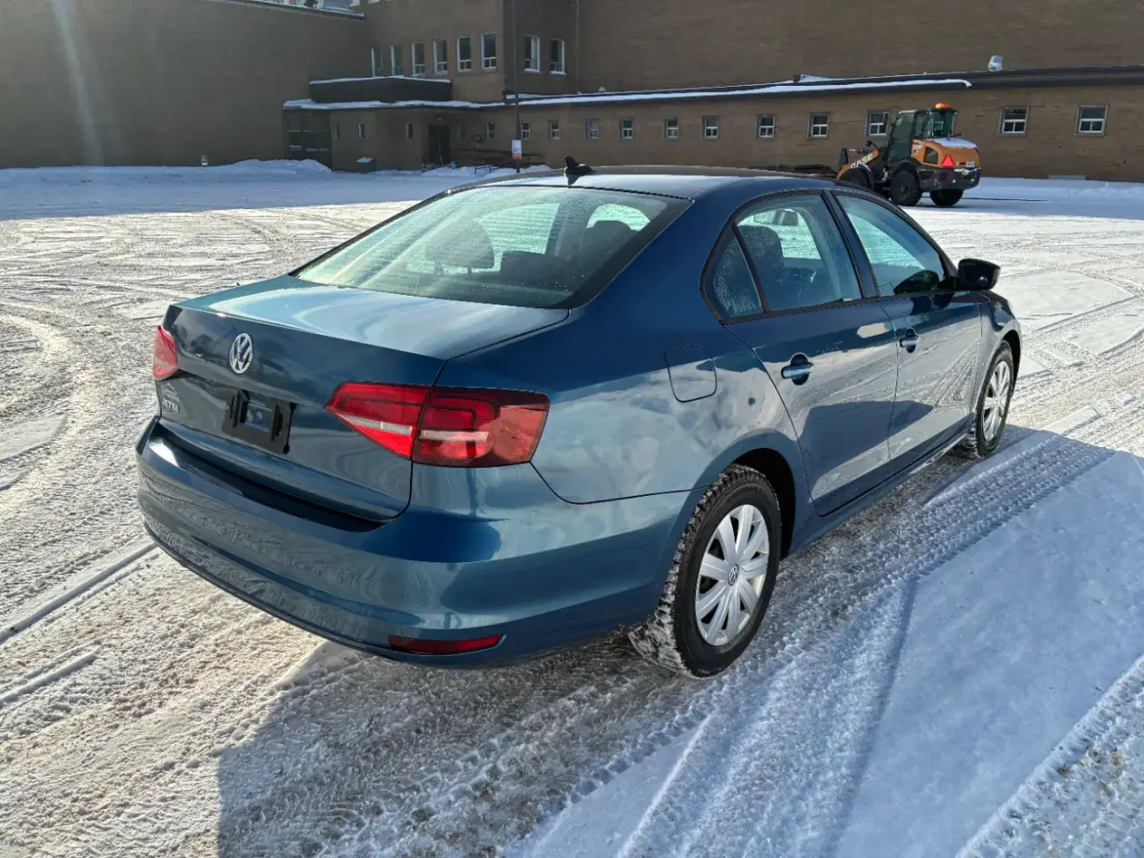 Volkswagen Jetta thumbnail 2