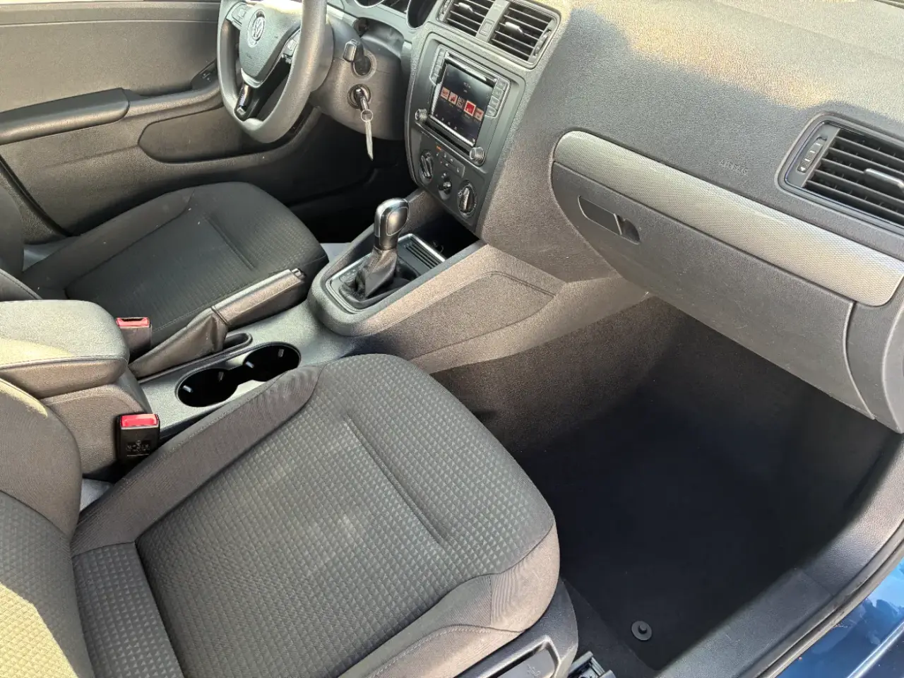 Volkswagen Jetta thumbnail 9