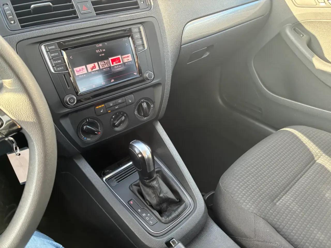 Volkswagen Jetta thumbnail 15