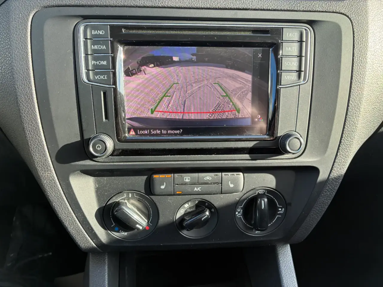 Volkswagen Jetta thumbnail 14