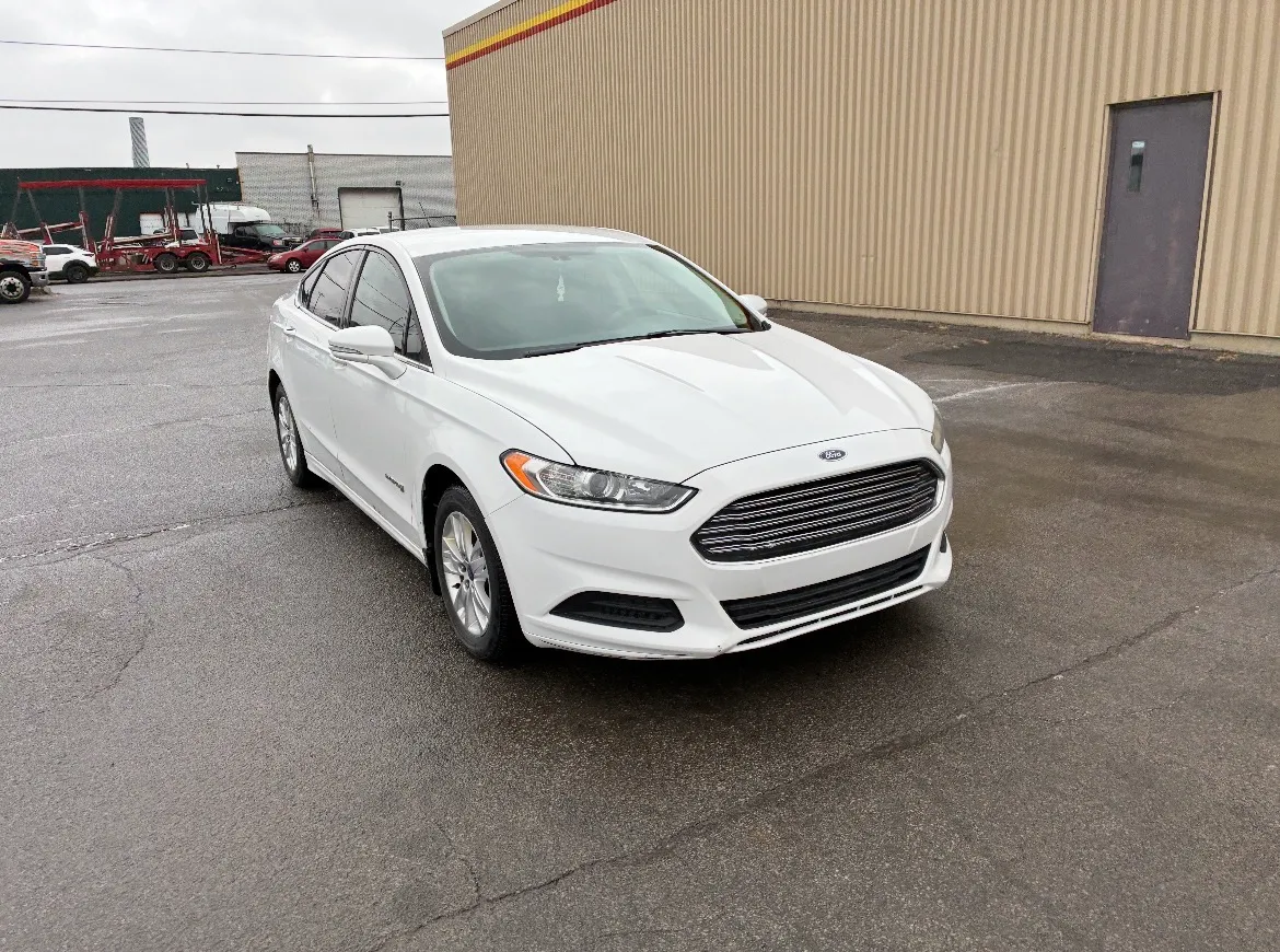 Ford Fusion Hybrid SE thumbnail 6