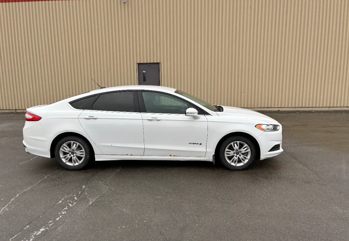 Ford Fusion Hybrid SE thumbnail 5