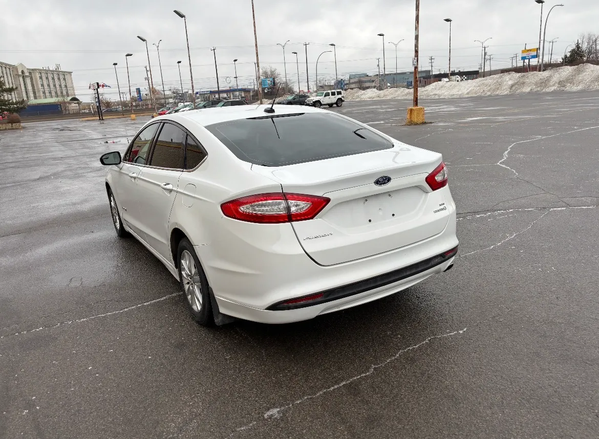 Ford Fusion Hybrid SE thumbnail 3