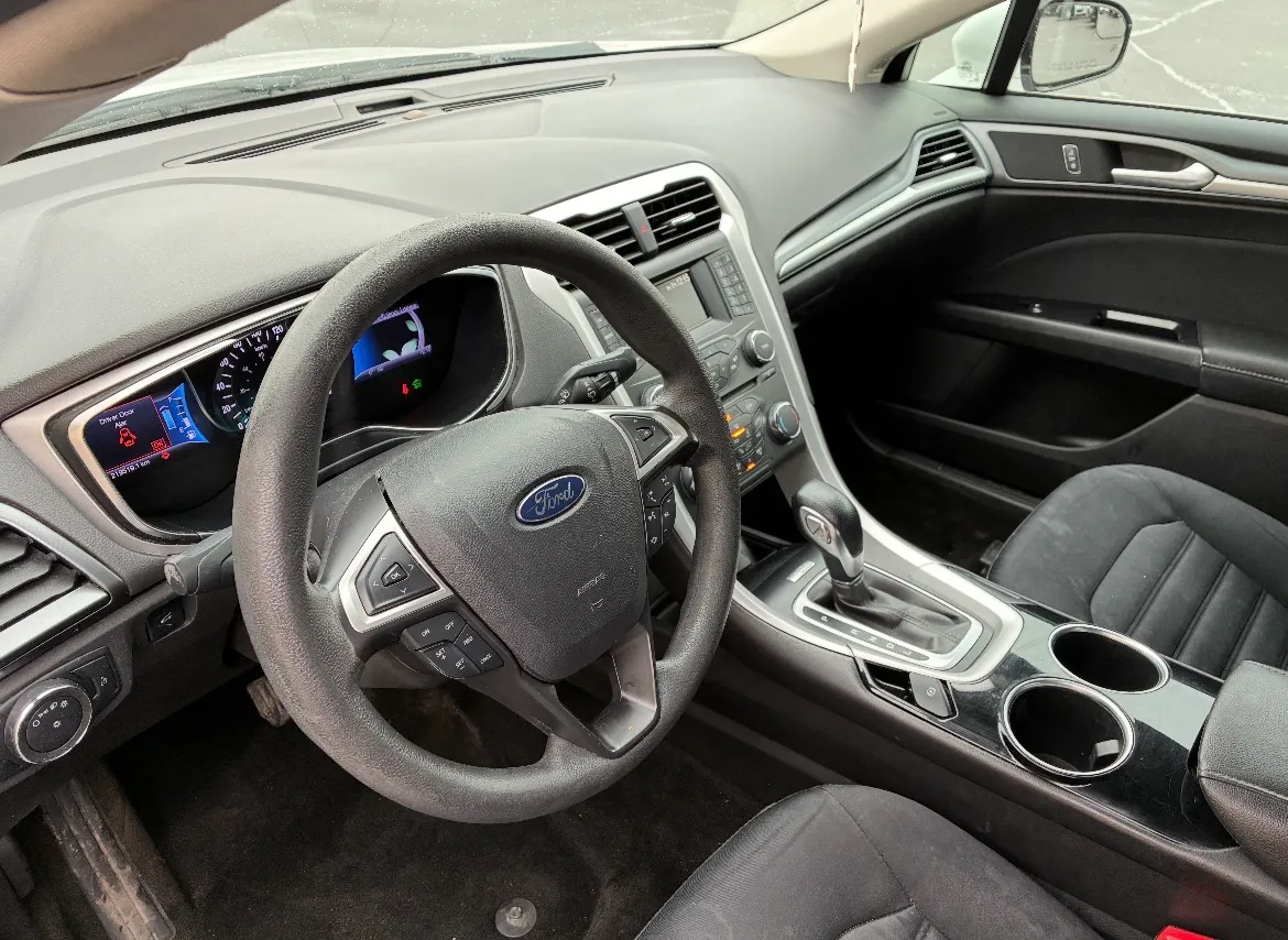 Ford Fusion Hybrid SE thumbnail 9