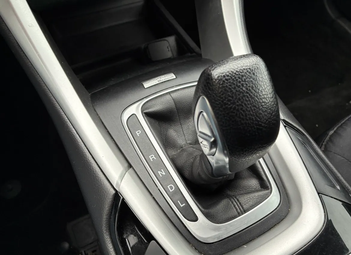 Ford Fusion Hybrid SE thumbnail 12