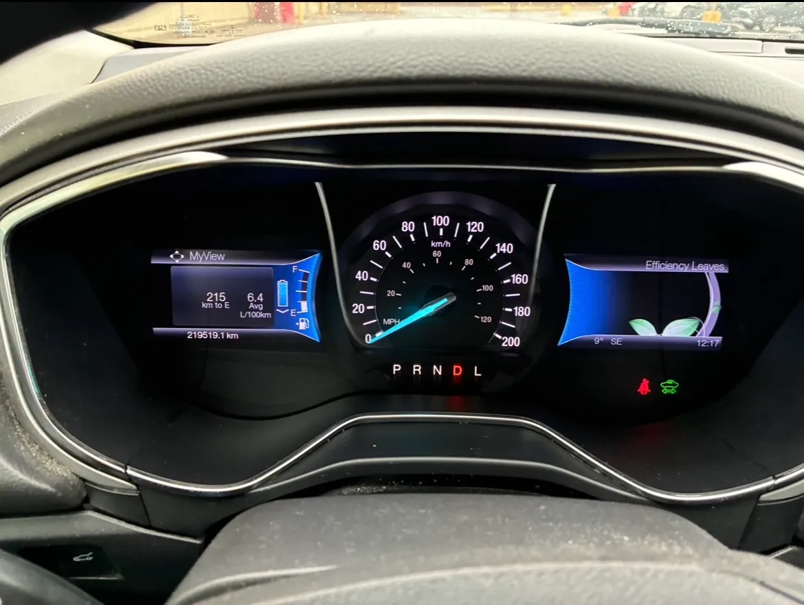 Ford Fusion Hybrid SE thumbnail 10