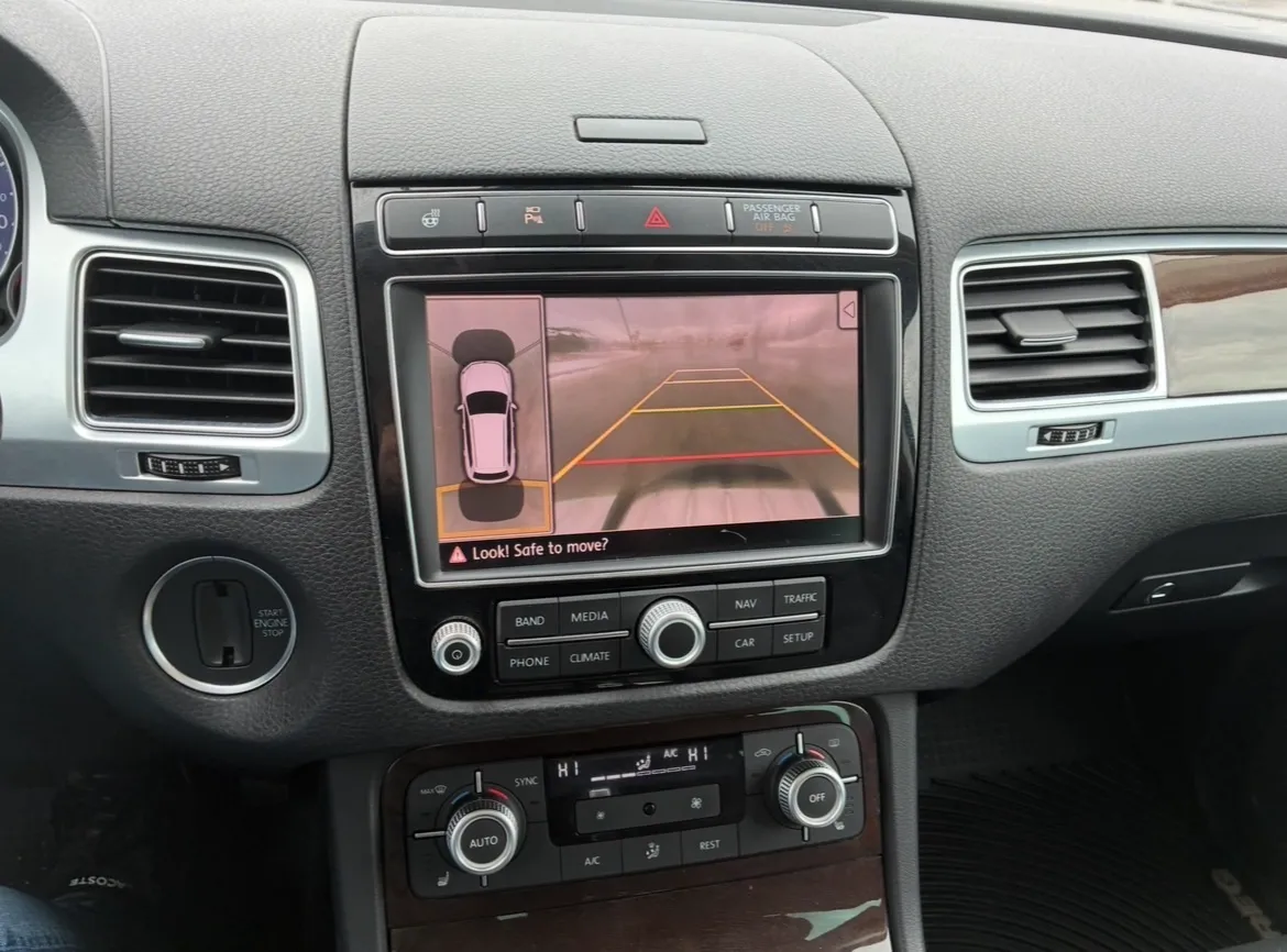 Volkswagen Touareg thumbnail 14