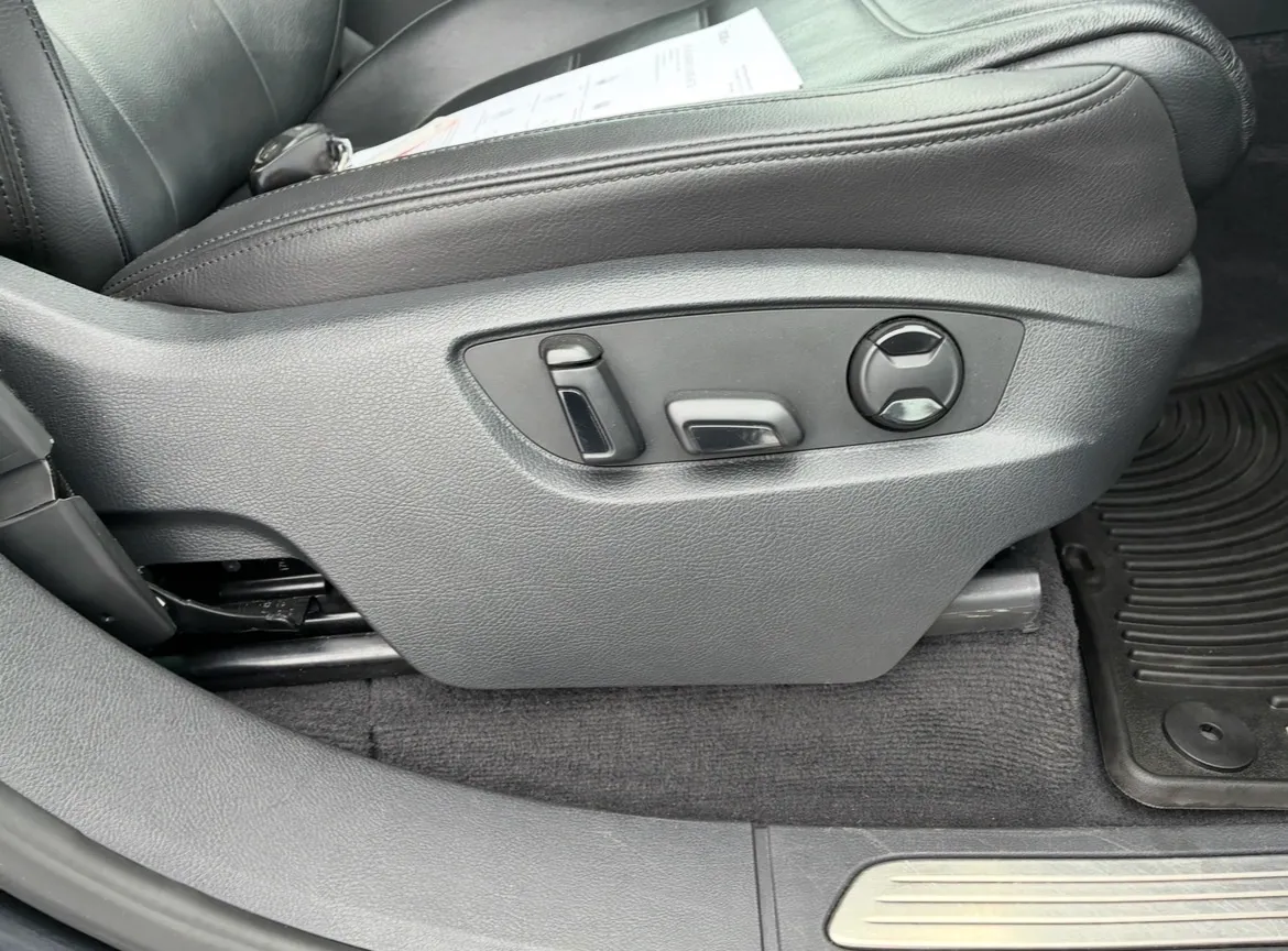 Volkswagen Touareg thumbnail 12