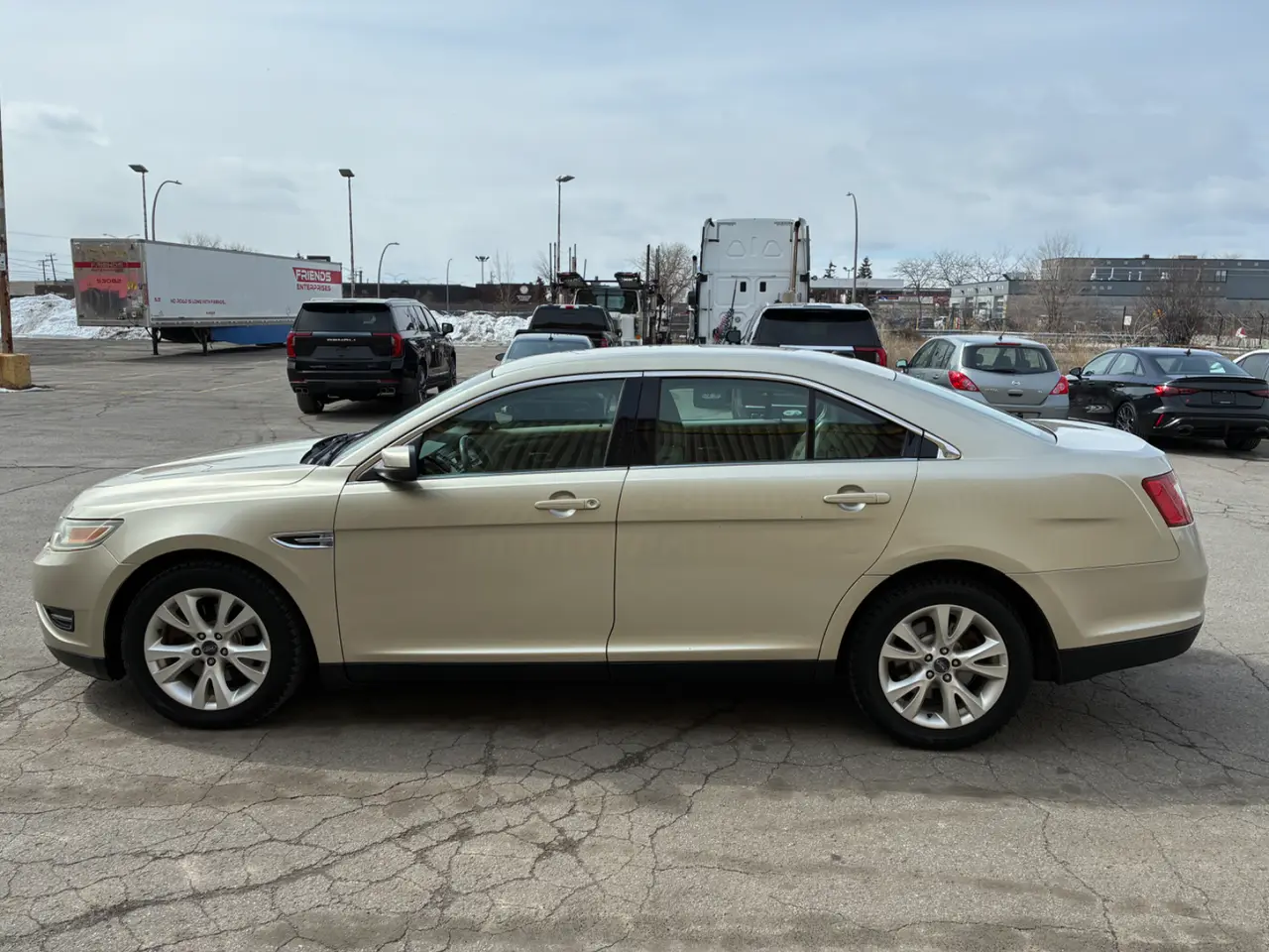 Ford Taurus thumbnail 2