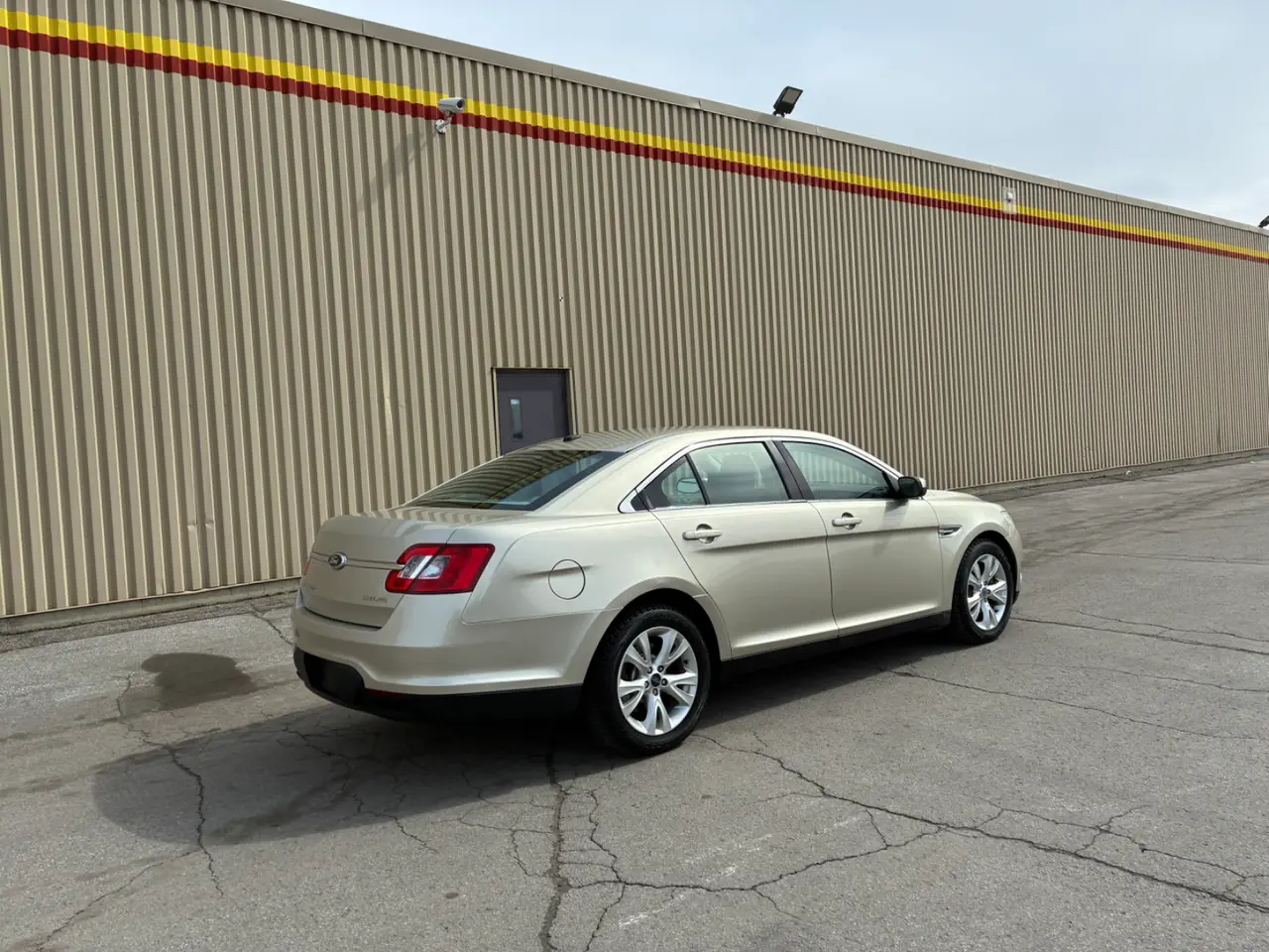 Ford Taurus thumbnail 5