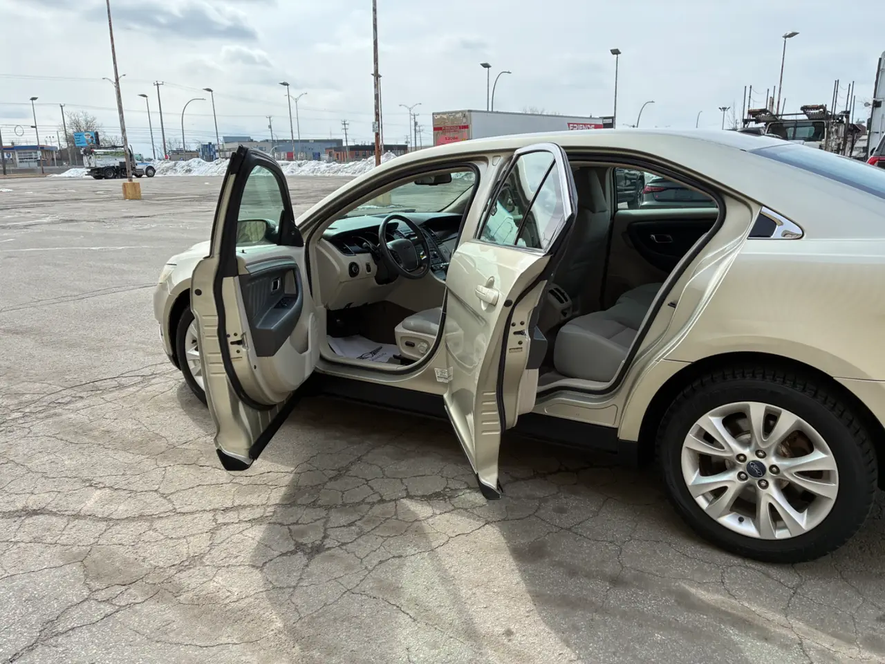 Ford Taurus thumbnail 10