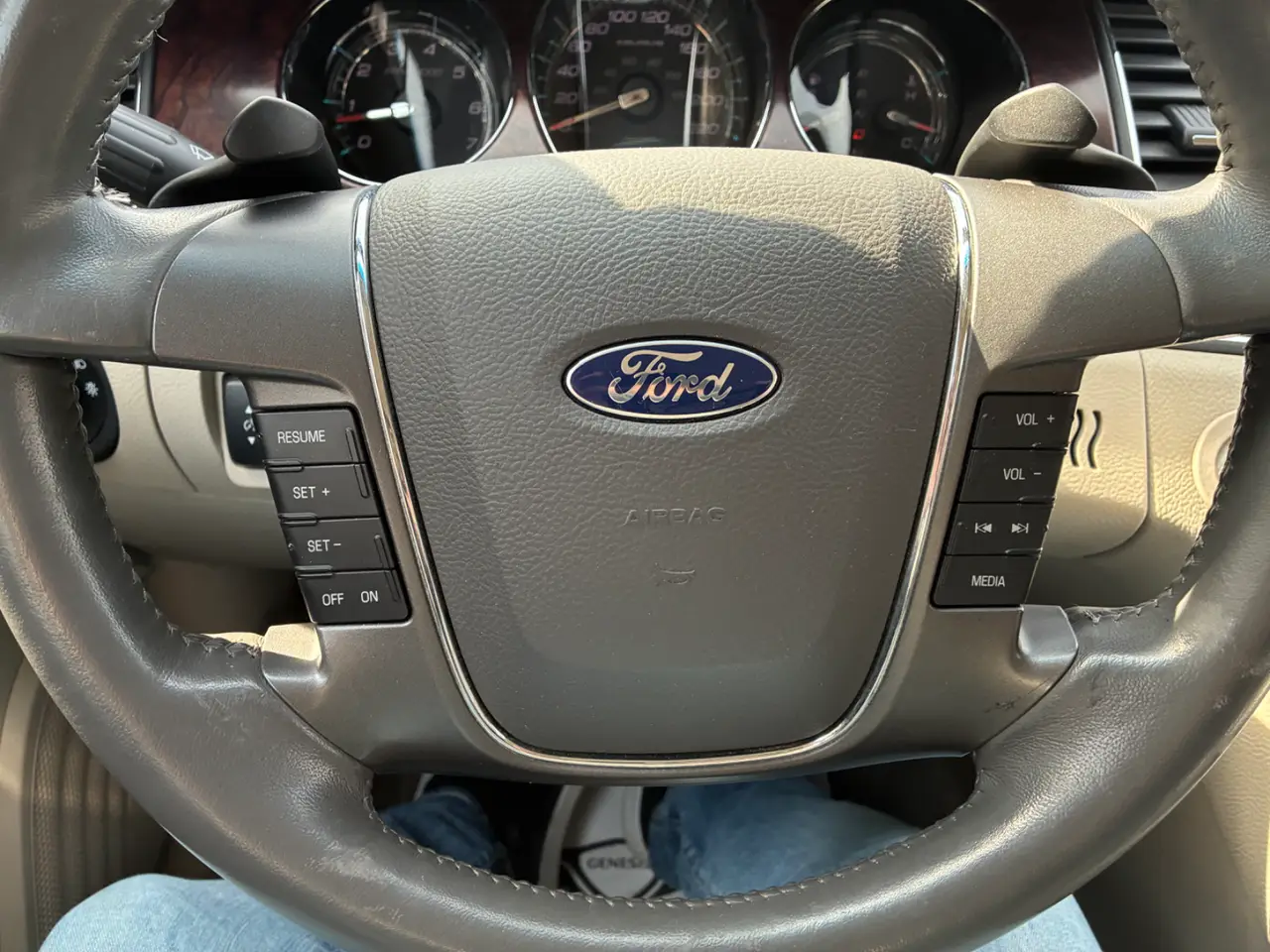 Ford Taurus thumbnail 14