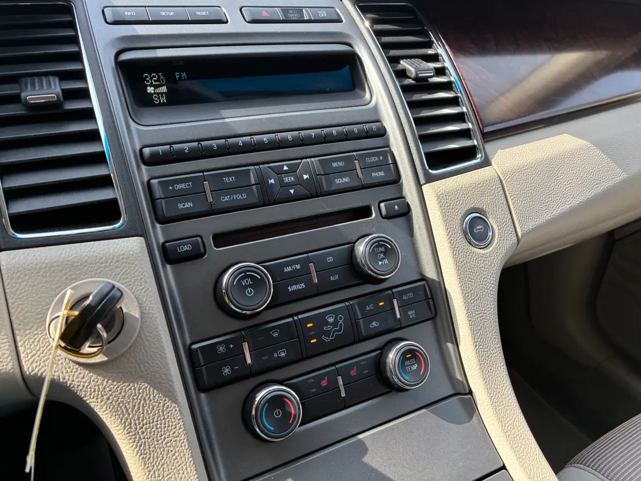 Ford Taurus thumbnail 15