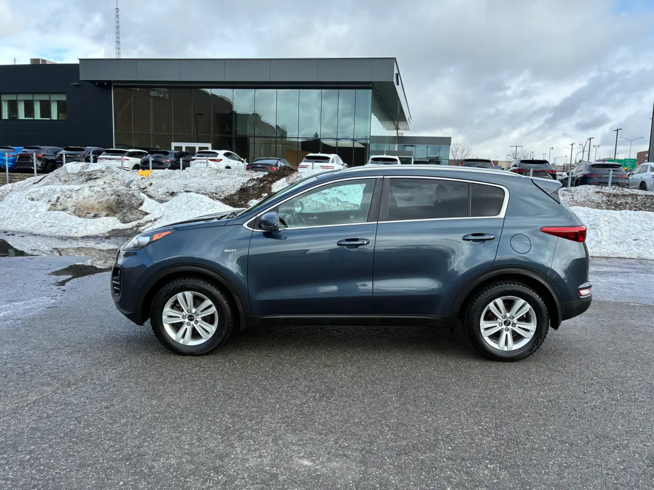 Kia Sportage LX thumbnail 2