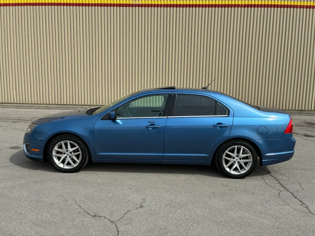 Ford Fusion thumbnail 2