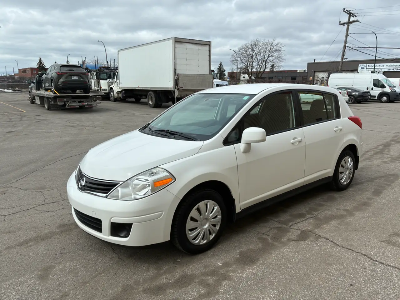 Nissan Versa thumbnail 7