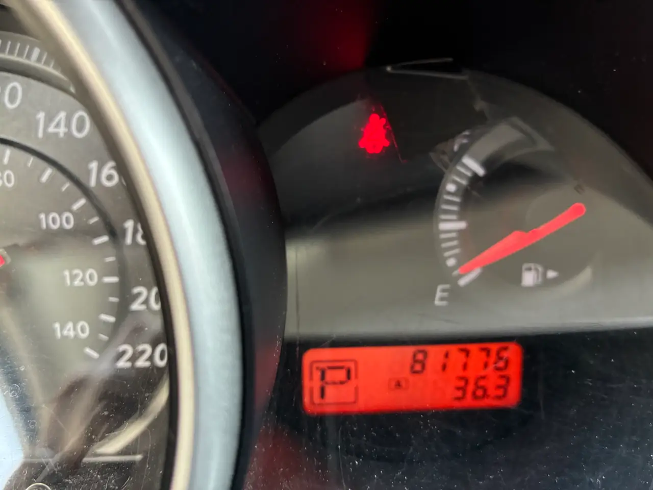 Nissan Versa thumbnail 12