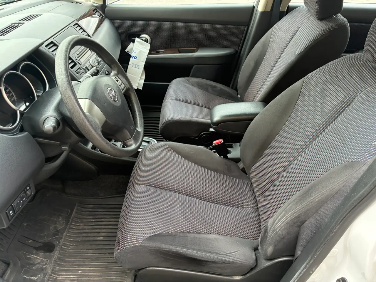 Nissan Versa thumbnail 11