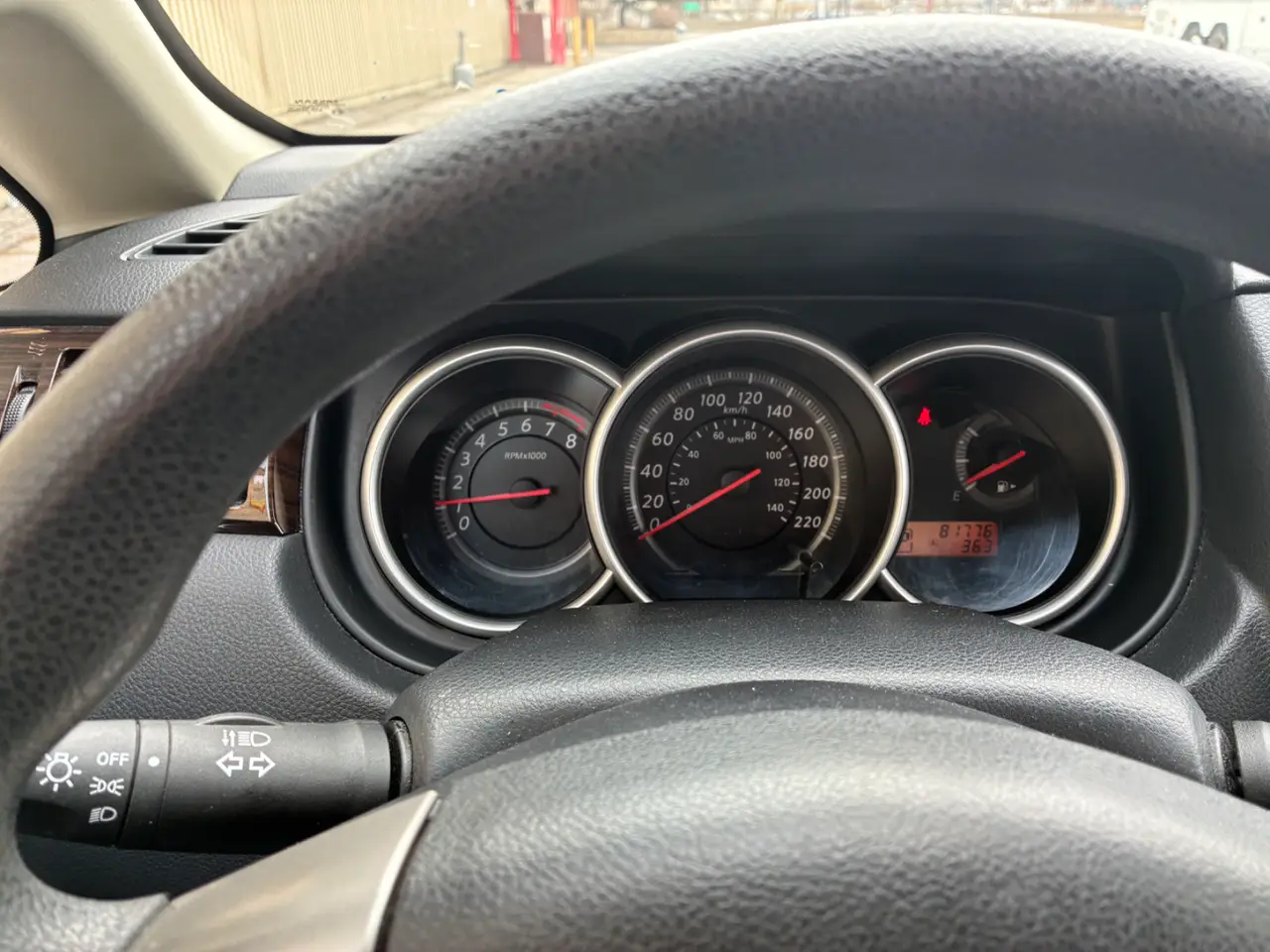 Nissan Versa thumbnail 13