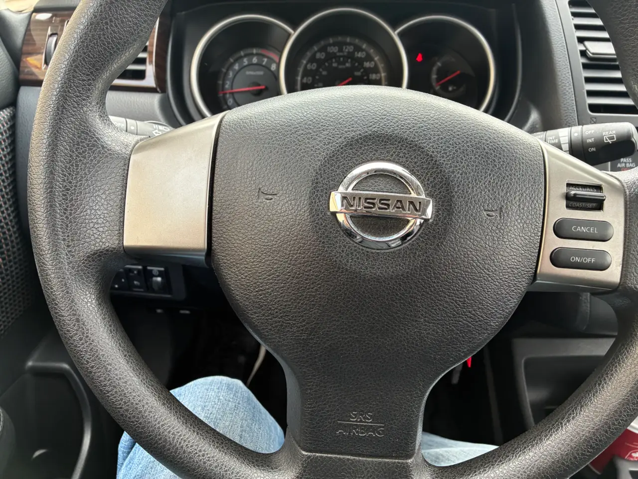 Nissan Versa thumbnail 14