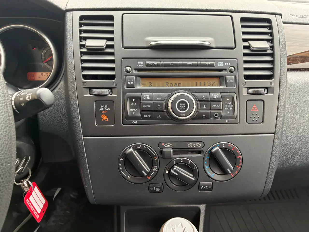 Nissan Versa thumbnail 16