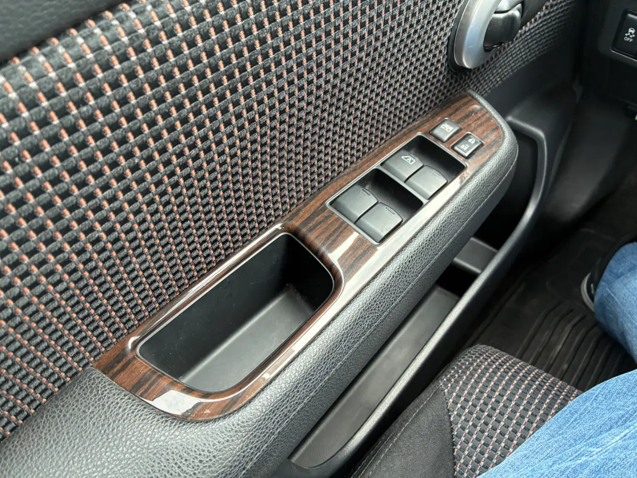 Nissan Versa thumbnail 17