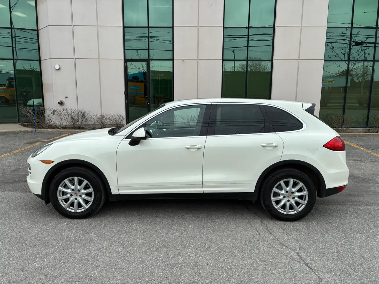 Porsche Cayenne thumbnail 2